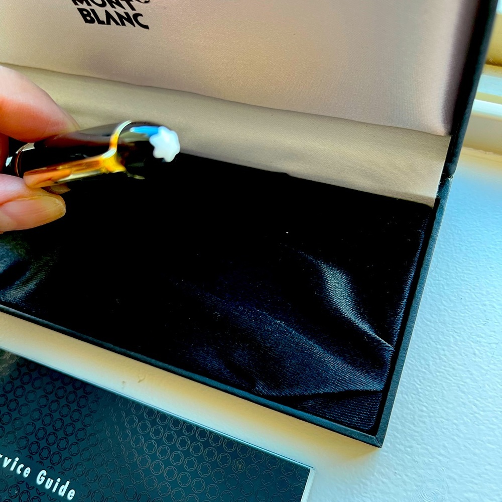 Mont blanc pen.